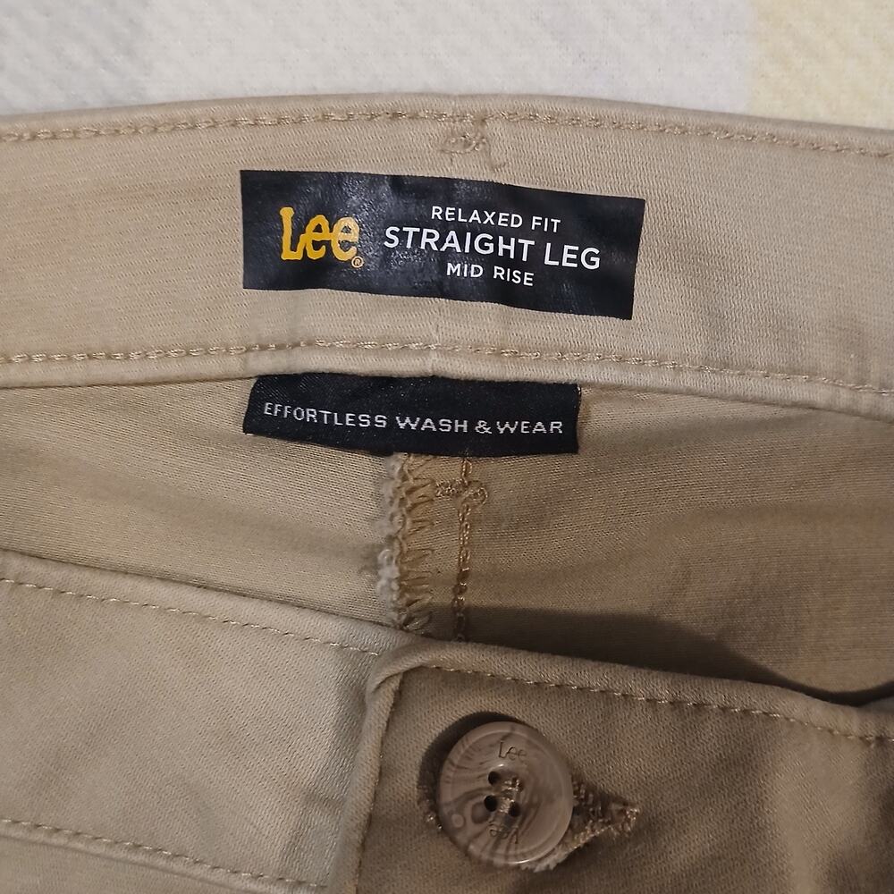 Lee Pants Womens 18 Short Khaki Straight Leg Mid Rise Wrinkle Free Chino Stretch